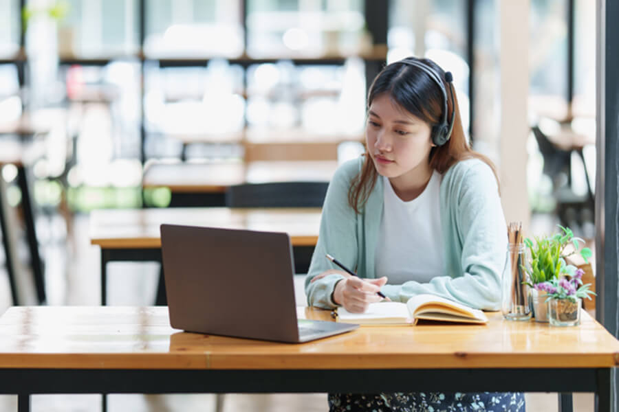 自宅にいながら、世界が繋がる。あなたの英語学習をもっと楽しく!