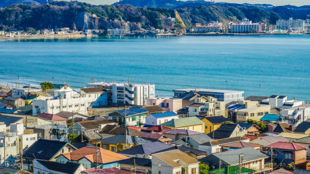 「葉山町が5年連続で日本一住みたい街に選ばれたニュースを使った英語学習教材」— 神奈川県の湘南エリアに関する英語ニュース素材。