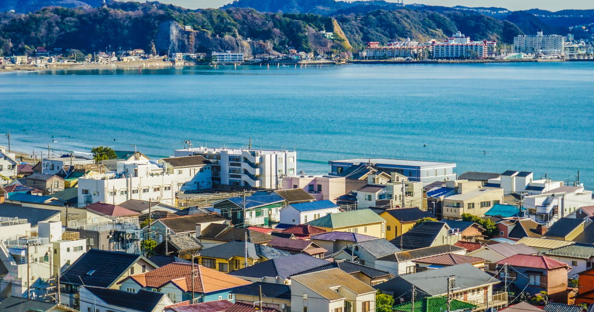 「葉山町が5年連続で日本一住みたい街に選ばれたニュースを使った英語学習教材」— 神奈川県の湘南エリアに関する英語ニュース素材。