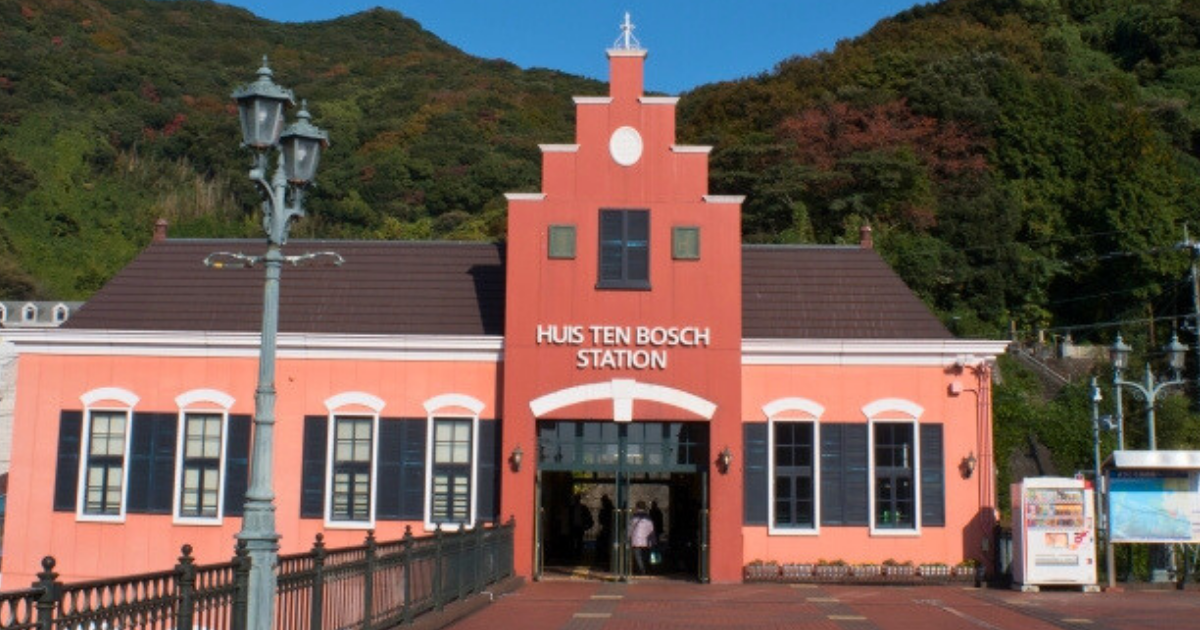 英語ニュース教材：長崎・ハウステンボスが来春、新しい「エヴァンゲリオン」没入型アトラクション「Evangelion The Ride-8K-」を開業予定。8Kドーム映像と動く座席で迫力ある体験を提供。